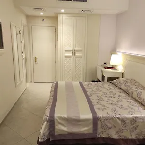 https://corona-ditalia.it-tuscanyhotel.com